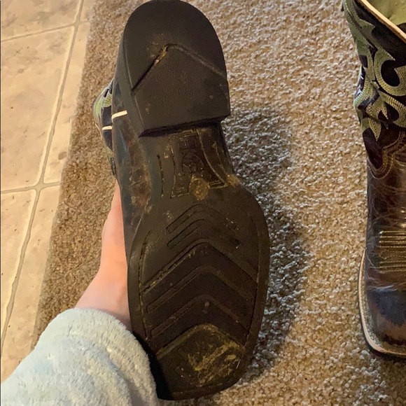 Ariat 7.5B square toe cowgirl boots, brown/ green - Picture 4 of 6